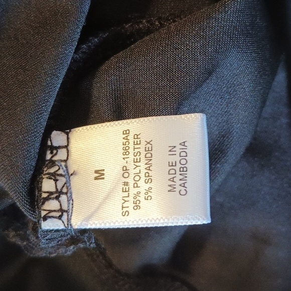 CUTE pair of faux leather pants.Size medium, from Zenana. Good used condition. - Picture 11 of 12